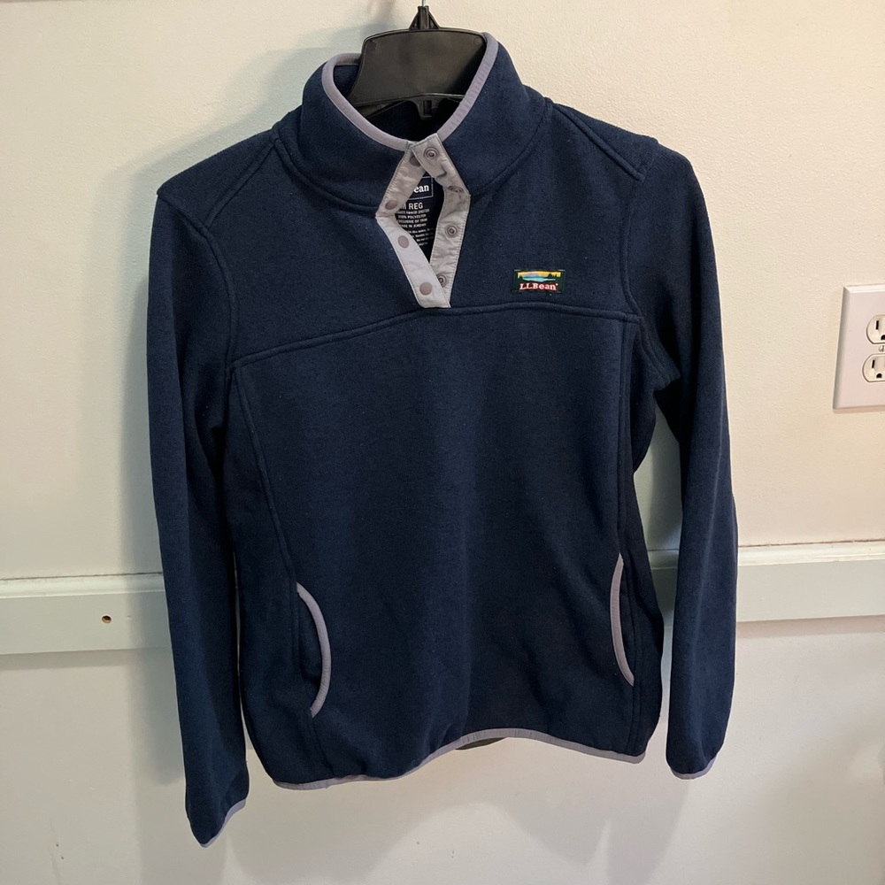Women’s L.L. Bean medium navy blue fleece pullover sweatshirt